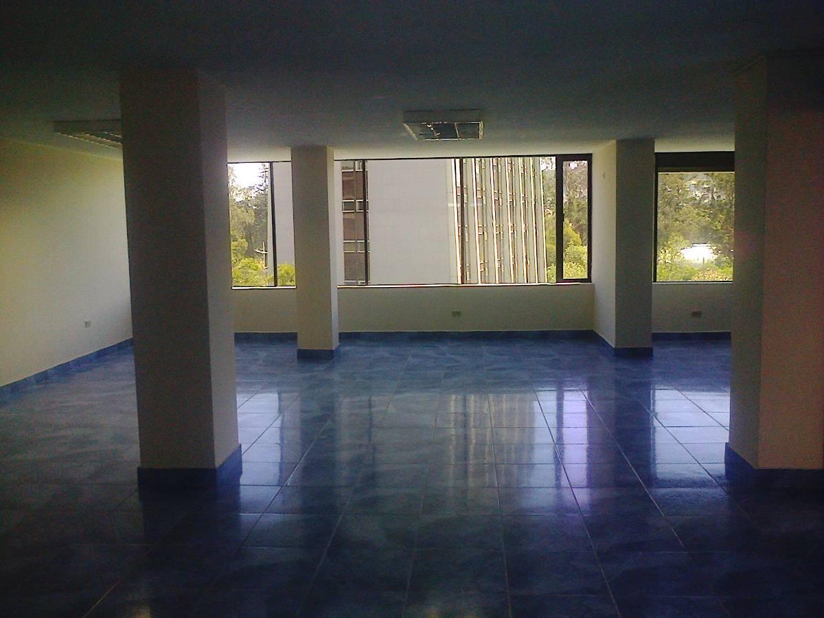 Oficina con Vista, Cerca a Mall El Jardin