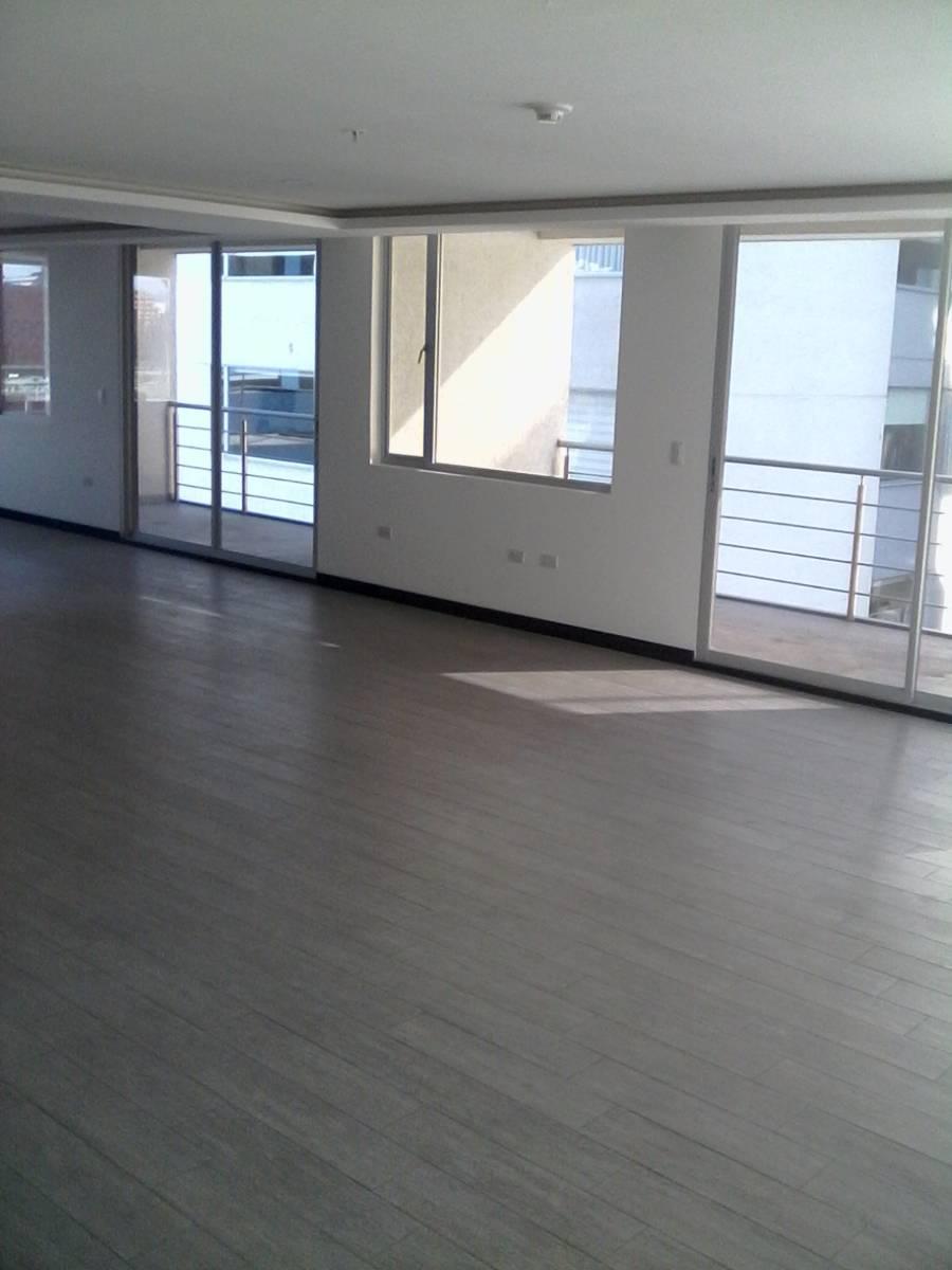 Oficina de 135 mÂ², Dos Balcones Sector Shyris