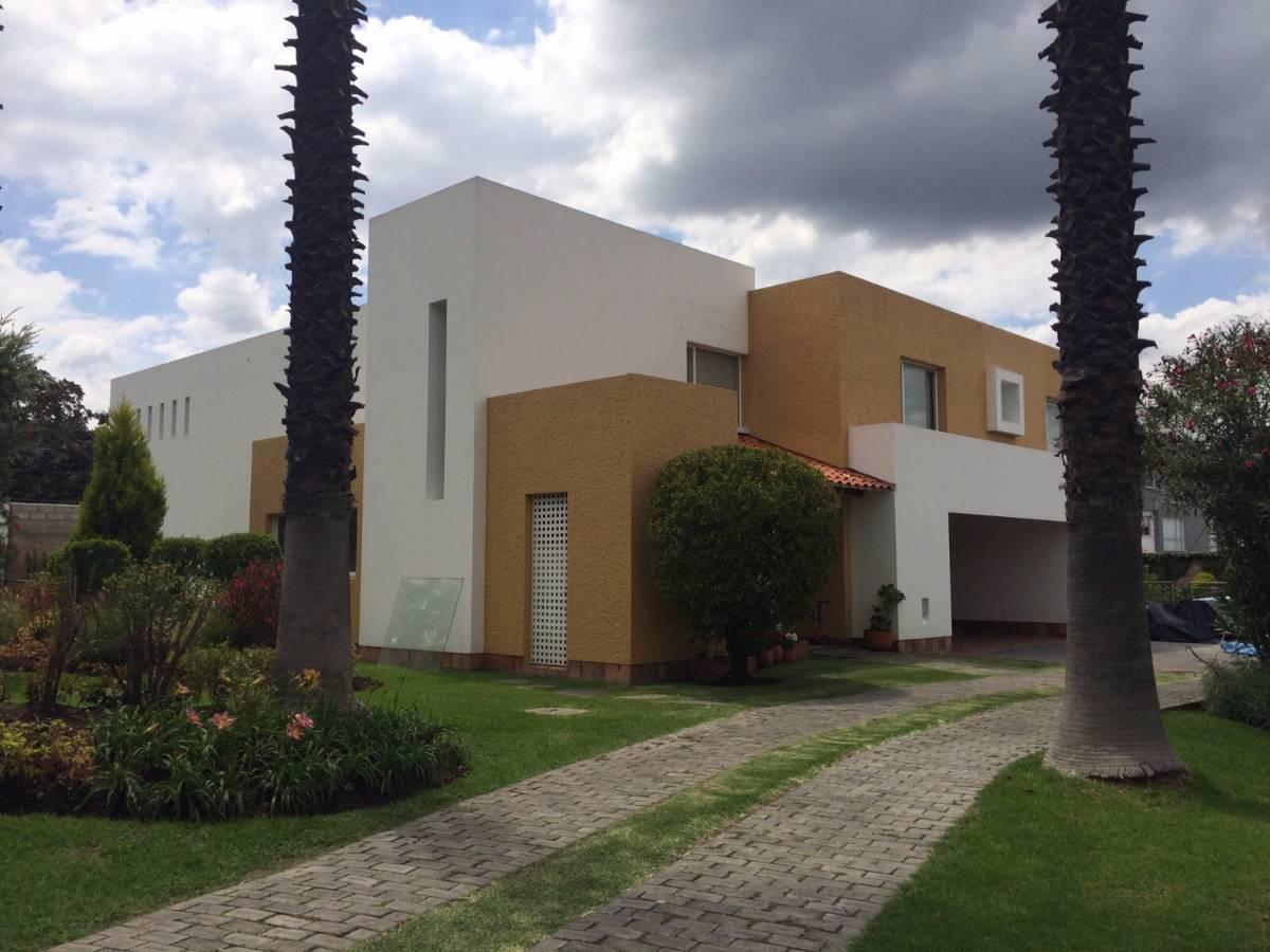 Linda Casa de Arriendo, 328 mÂ² Construccion, Terreno 1000 mÂ², Sector Tumbaco