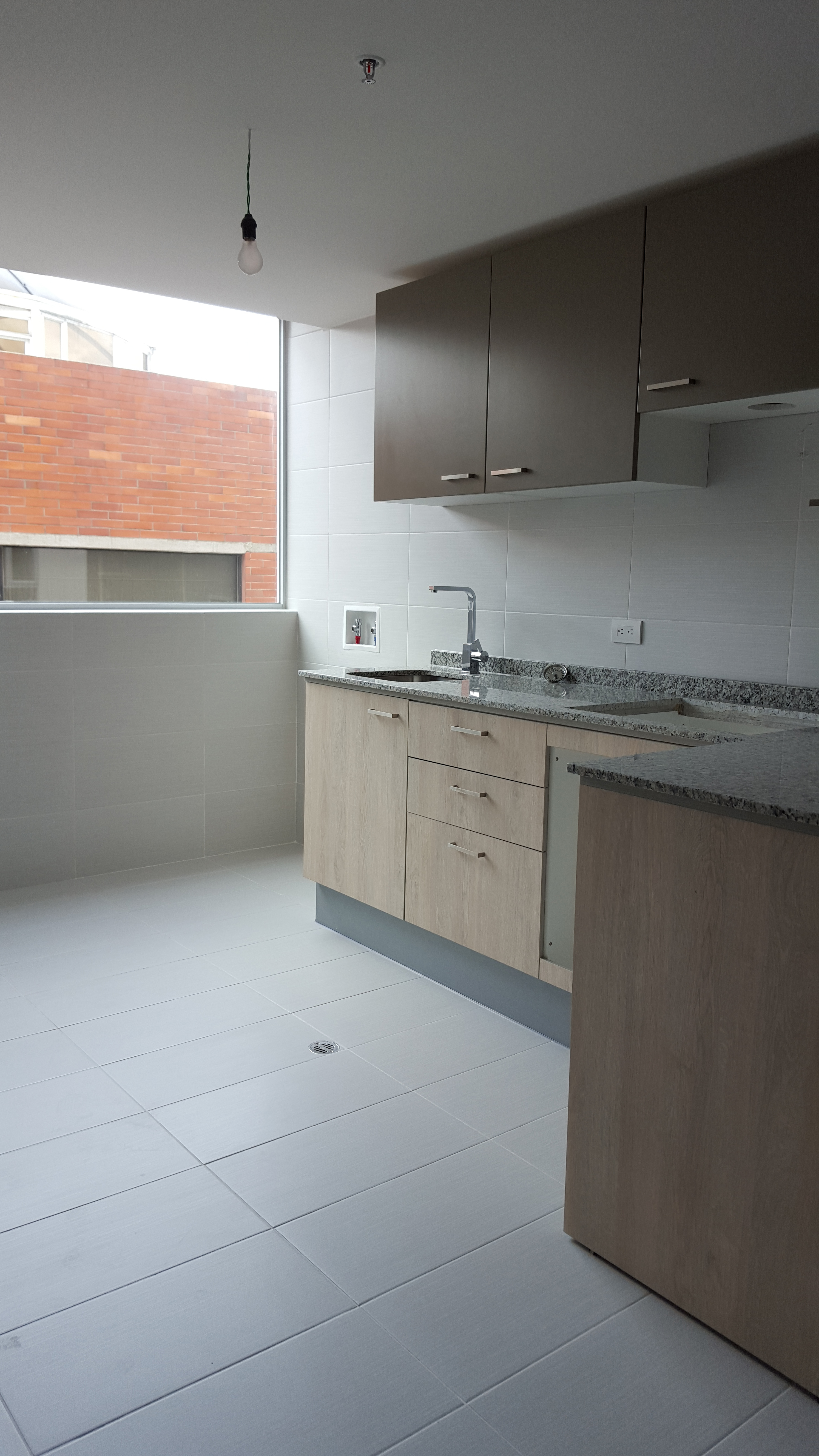 Estrene Suite $455 cerca Mall Quicentro!
