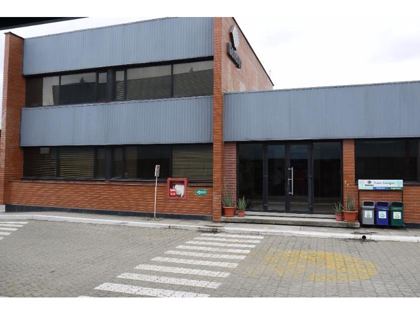 Terreno complejo de oficinas y bodegas ubicado en la VÃ­a Daule Km 165