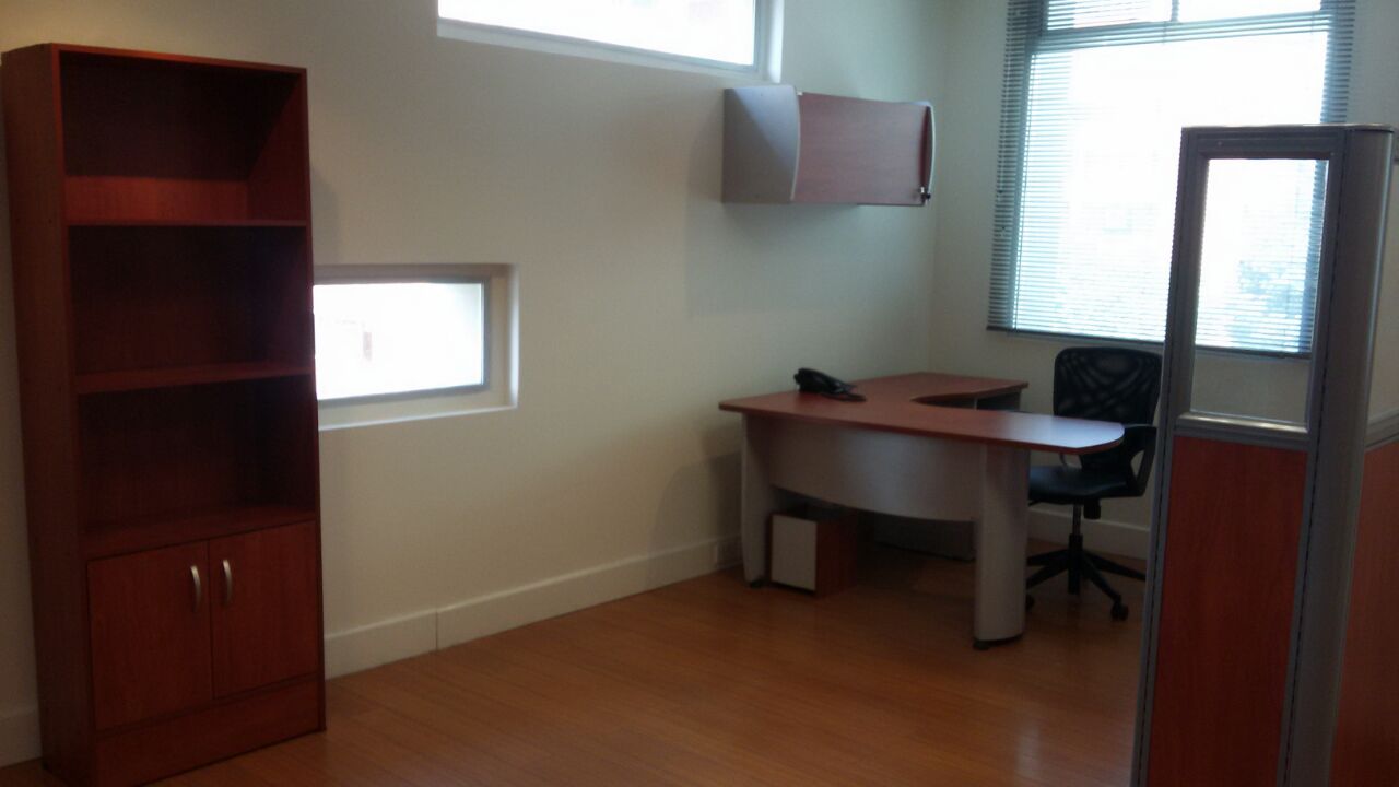 Oficina de arriendo full amoblada en Renazzo Plaza