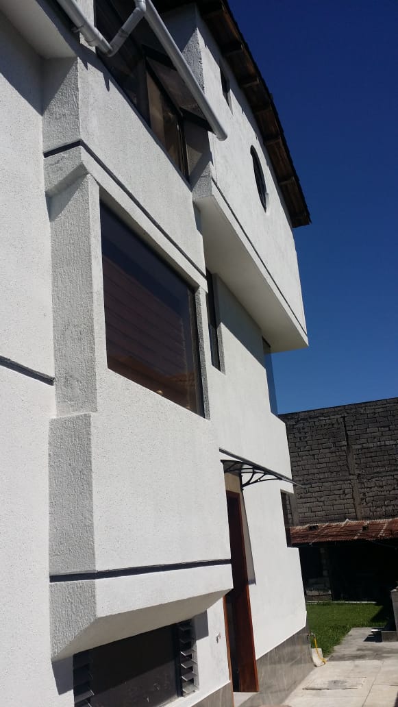 Gran Oportunidad en Conocoto - Casa de 326 m2 de ConstrucciÃ³n